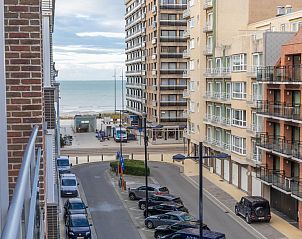 Gerumiges Wohnzimmer im Ferienhaus Peter Pan - 0403 in Middelkerke, Westflandern, mit moderner Einrichtung und viel Tageslicht.
