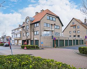 Cozy living room of vacation home Duindal I - 0201 in Middelkerke, West Flanders with modern decor and views of the surroundings.