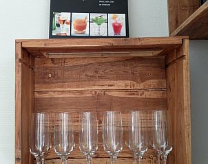 Elegante glazen voor cocktails in Vakantiehuis Alegria, Westende, Belgi.