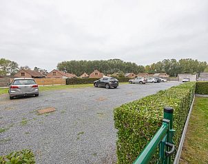 Parking space at vacation home Lotus - 0003 + park. 3 in Westende, West Flanders, surrounded by green hedges and peaceful nature.