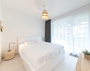 Bright and spacious bedroom in Holiday Home De Garnaal in Bredene, West Flanders. Relax in comfort close to the Belgian coast.