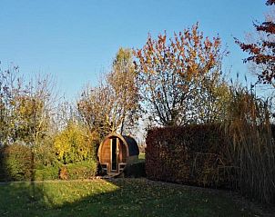Ontspan in de serene omgeving van vakantiehuis Frontzate in Diksmuide, West-Vlaanderen, met een unieke buitenruimte en sauna.