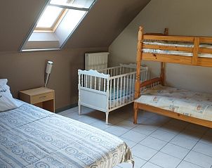 Gezellige slaapkamer met stapelbedden in vakantiehuis de Pypegale, Lo-Reninge.