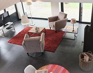 Lichte en ruime leefruimte in Vakantiehuisje in Holsbeek met moderne faciliteiten, perfect voor een ontspannen verblijf in Vlaams-Brabant, Belgi.