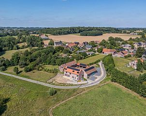 Luchtfoto van Vakantiehuis in Sint-Laureins-Berchem, Vlaams-Brabant, Belgi, omgeven door weelderige natuur en pittoreske dorpse charme.
