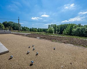 Geniet van het prachtige uitzicht en de jeu de boules baan bij Vakantiehuis in Sint-Laureins-Berchem, Vlaams-Brabant, Belgi.