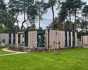 Chalet in Mol, een modern vakantiehuis omringd door groene natuur in Mol, Antwerpen, ideaal voor een ontspannen verblijf.