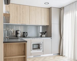 Moderne keuken in Chalet in Mol, Antwerpen. Geniet van comfort en stijl in deze vakantieaccommodatie in Belgi.