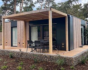Chalet in Mol, een modern vakantiehuis in Antwerpen, Belgi, met een uitnodigend terras en omgeven door serene natuur.