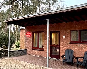 Vakantiehuisje in Geel, Winkelomheide, biedt een charmant terras met uitzicht op de serene natuur van Antwerpen, Belgi.