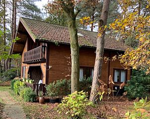 Guest house 043713 • Holiday property Antwerp • Sfeervol 2-persoons chalet met een ruime tuin midden in het 