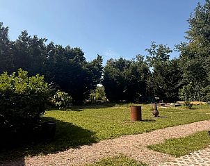 Ruime tuin bij Vakantiehuis in Essen Wildert, Antwerpen, Belgi, omgeven door groene natuur en rustgevende omgeving.