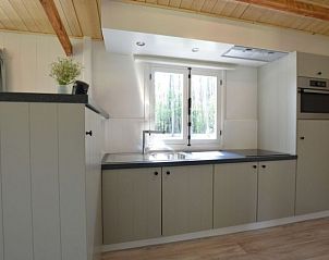 Moderne keuken in Vakantiewoning aan de Visbeekvallei, Vlimmeren, Antwerpen, Belgi.