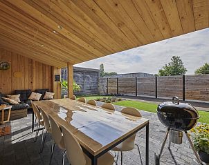 Covered terrace of Sahara119 in Lommel, Limburg with barbecue and seating area.