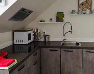 Gemtliche Einrichtung des Ferienhauses in Maaseik, Limburg mit gemtlichem Schlafzimmer und moderner Kche fr einen komfortablen Aufenthalt.