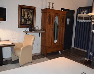 Stijlvolle binnenruimte van De Koddige Kater vakantiehuis in Maaseik, Limburg, Belgi