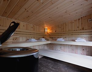 Genieen Sie Entspannung in der Sauna im Comfort Sweet Wellness, einem Ferienhaus in Maaseik, Limburg, Belgien.