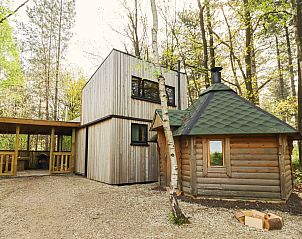 Komfort Ferienhaus Classic + Sauna in Maaseik, Limburg, Belgien, umgeben von verschneiten Wldern fr einen erholsamen Urlaub.
