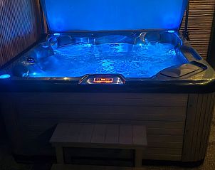 Entspannen Sie sich im luxurisen Whirlpool des Ferienhauses in Lanaken, das im ruhigen Limburg, Belgien, liegt, und erleben Sie die ultimative Entspannung.