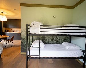 Das Comfort Studio in Neeroeteren, Limburg, bietet einen gemtlichen Schlafbereich mit Etagenbetten, ideal fr einen entspannten Aufenthalt in Belgien.