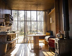 Keuken en eetruimte van Classic voor 5 met hottub in Neeroeteren, Limburg, Belgi, vakantiehuis met veel natuurlijk licht en uitzicht.