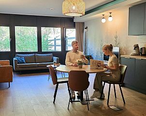 Gezellige binnenruimte van Appartement in Neeroeteren, Limburg, Belgi, met moderne inrichting en veel natuurlijk licht.