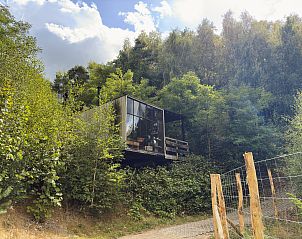 Watercabin met hottub, vakantiehuis in Neeroeteren, Limburg, Belgi, verscholen tussen weelderige bomen en serene omgeving.