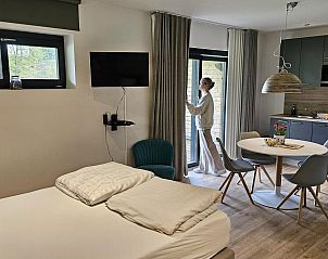 Gemtlicher Innenbereich von Connecting rooms in Neeroeteren, Limburg. Komfortable Wohnung und Studio mit moderner Kche und Sitzecke.