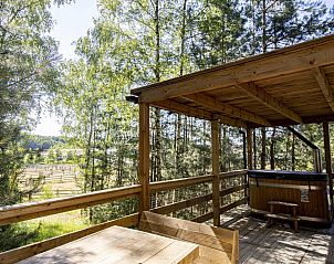 Genieen Sie Ruhe und Frieden im Comfort Sweet mit Whirlpool in Neeroeteren, Limburg. Entspannen Sie sich auf der Terrasse dieses Ferienhauses inmitten der Natur.