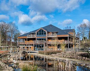 Auenansicht des Classic Studio in Neeroeteren, Limburg, Belgien, mit Holzfassade und natrlicher Umgebung.