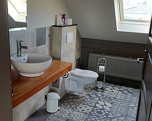 Tweede slaapkamer met twee eenpersoonsbedden in Aan Maas & Grens vakantiehuis in Kinrooi, Limburg, Belgi.