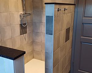 Inloopdouche met mozaektegels in Aan Maas & Grens vakantiehuis in Kinrooi, Limburg, Belgi.