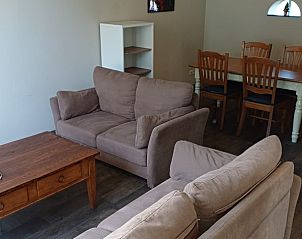 Dakterras met picknicktafel bij Aan Maas & Grens vakantiehuis in Kinrooi, Limburg, Belgi.