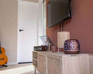 't Bunga huiske vakantiehuis in Rekem, Limburg, Belgi. Gezellige binnenruimte met moderne inrichting en sfeervolle decoratie.