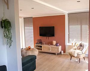 't Bunga huiske vakantiehuis in Rekem, Limburg, Belgi met gezellige woonkamer en moderne inrichting.