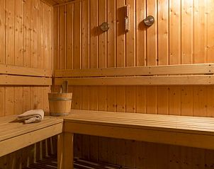 Traditionele sauna in Kasteelvilla Santa Maria, Spa, Ardennen, Belgi, voor ultieme ontspanning en welzijn.