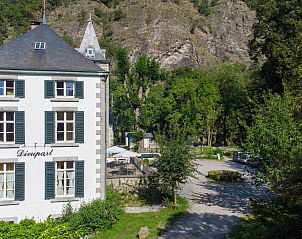ARD010 vakantiehuis in Aywaille, Ardennen, Belgi omgeven door weelderige natuur en indrukwekkende bergen.