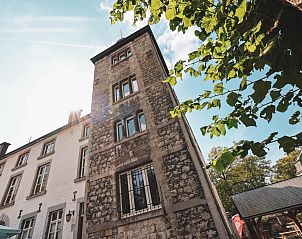 ARD014 vakantiehuis in Aywaille, Ardennen, Belgi, met historische gevel en zonovergoten omgeving.