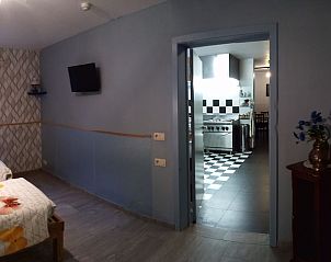 Binnenruimte van Vakantiehuis Ardennen Ferienhaus in Hamoir, met moderne keuken en gezellige slaapkamer, ideaal voor groepen.