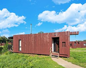 The Easy Accessible Leaf by YourNature in Morlies, Henegouwen, Belgi, een modern vakantiehuis omgeven door groene natuur en rust.