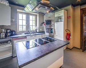 Moderne keuken in Kasteel Spa, een comfortabel vakantiehuis in Spa, Ardennen, Belgi.