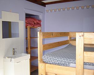 Bedroom with bunk beds in Maison Del Campo, vacation home in the Ardennes.