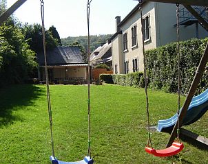 Garden with swing at Maison Del Campo, child-friendly vacation home in Alle-sur-Semois.
