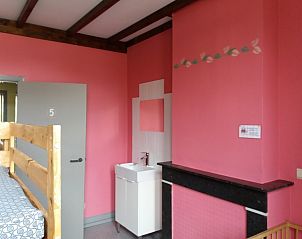 Bedroom with bunk bed and sink in Maison Del Campo, vacation home in the Ardennes.
