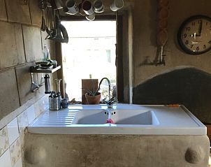 Authentieke wasruimte in Vakantiehuis in Vresse-Sur-Semois, gelegen in de groene Ardennen, Belgi.