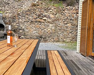 Genieen Sie einen entspannten Nachmittag auf der Terrasse des Ferienhauses in Oignies-en-Thirache Viroinval in den schnen Ardennen, Belgien.