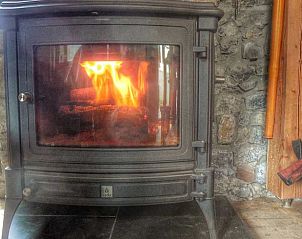 Gemtlicher Holzofen im Ferienhaus in Durbuy, Ardennen, Belgien fr eine warme Atmosphre in diesem charmanten Ferienhaus.
