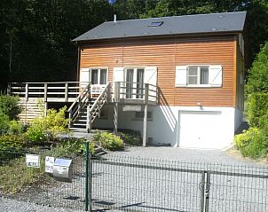 Front view of Chalet Eikenblad, charming vacation home in the Ardennes, Durbuy, Belgium.