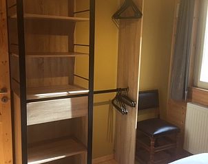 Walk-in closet in Chalet Eikenblad, practical vacation home in Durbuy, Ardennes, Belgium.