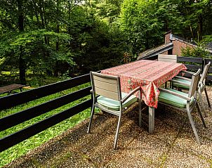 Genieen Sie die Ruhe und den Frieden auf der Terrasse des Ferienhauses in Durbuy, Izier, in den grnen Ardennen von Luxemburg, Belgien.